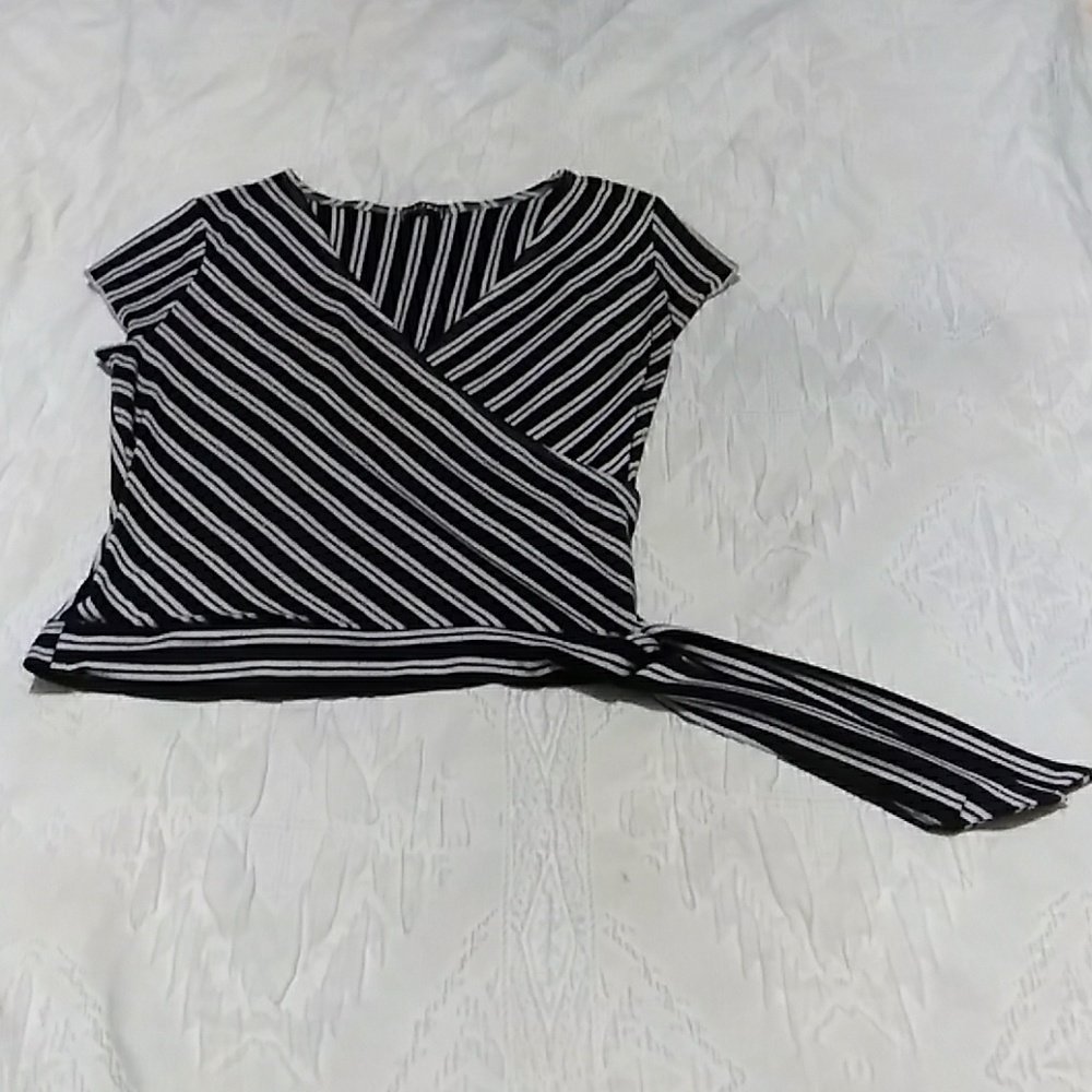 Fang black and white striped v-neck top